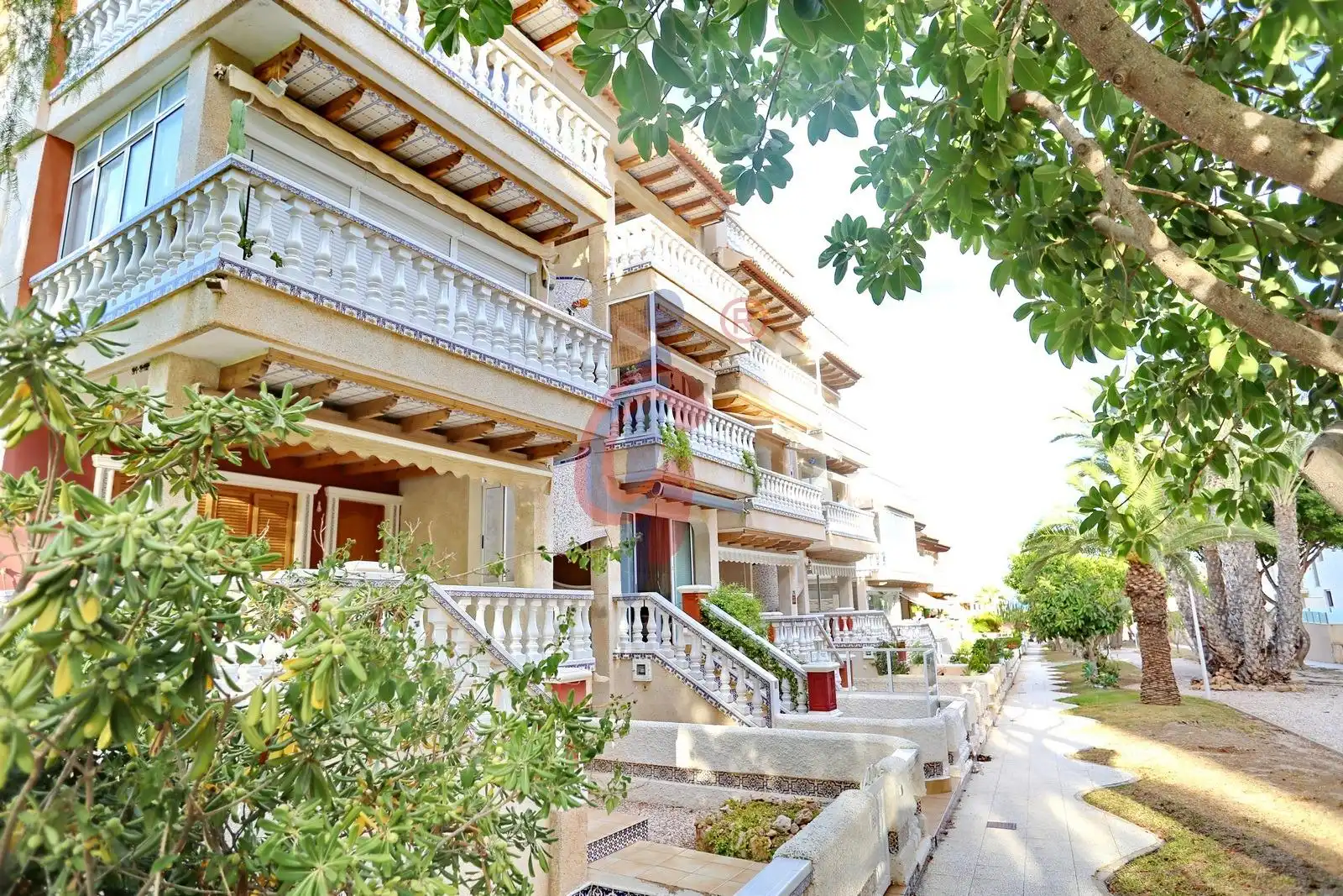 Vista exterior de Àtic en venda en Guardamar del Segura amb Aire condicionat, Calefacció i Terrassa