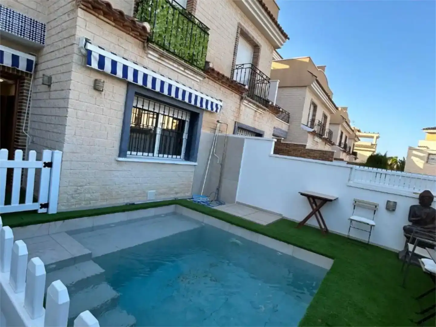 Vista exterior de Pis en venda en Pilar de la Horadada amb Aire condicionat, Piscina i Balcó