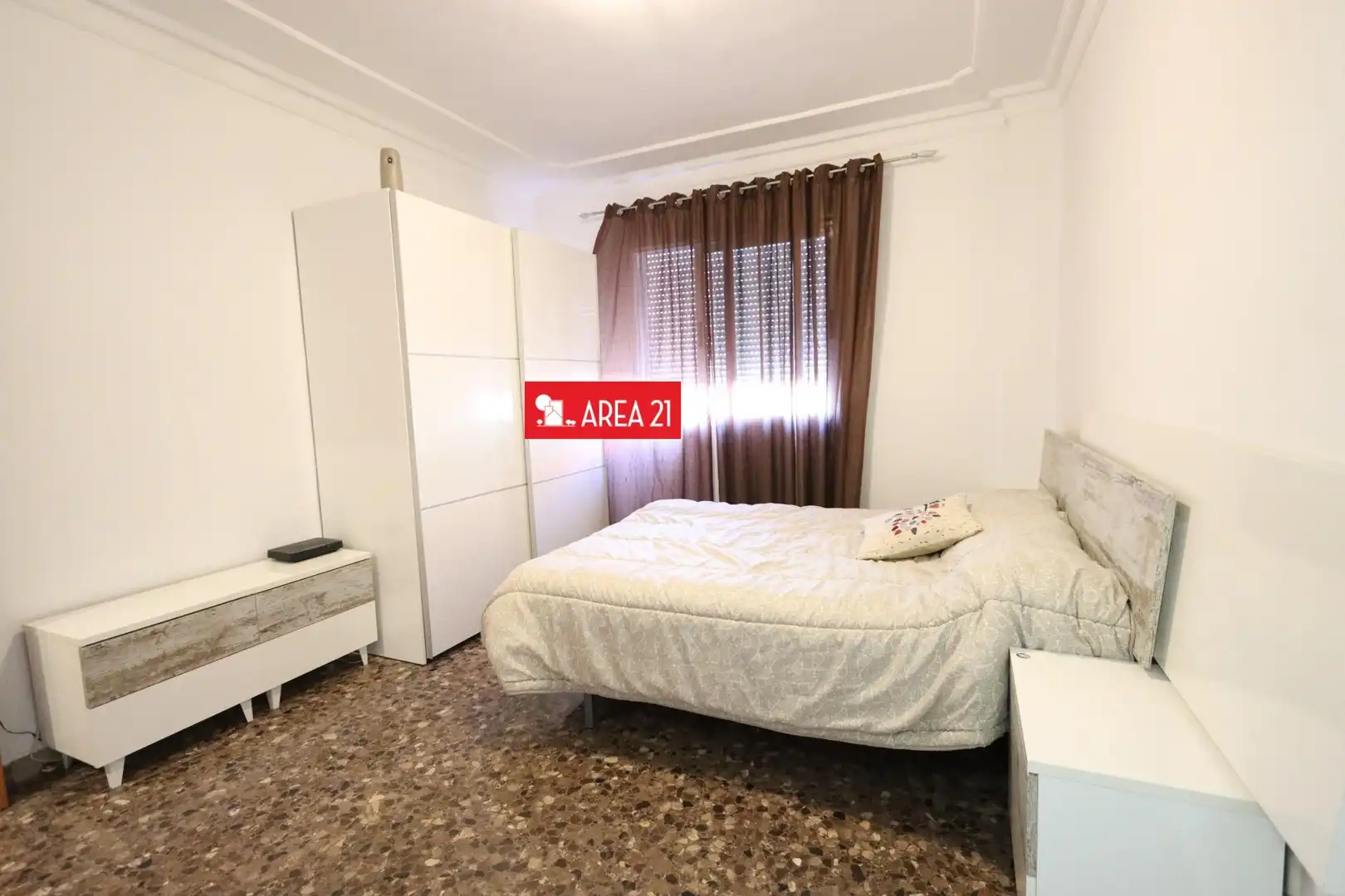 Habitación de Piso en venta en La Pobla de Vallbona con Trastero y Balcón