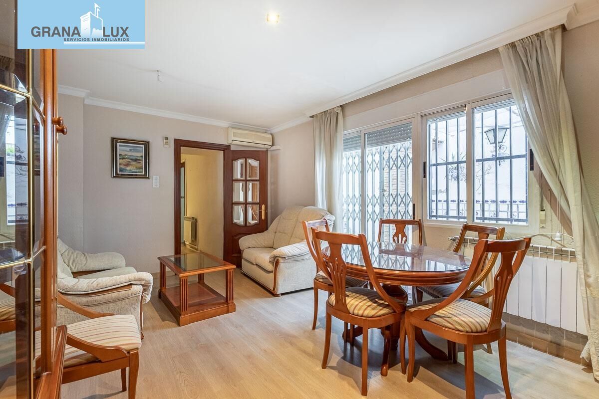 Vista exterior de Casa adosada en venda en  Granada Capital amb Calefacció i Terrassa