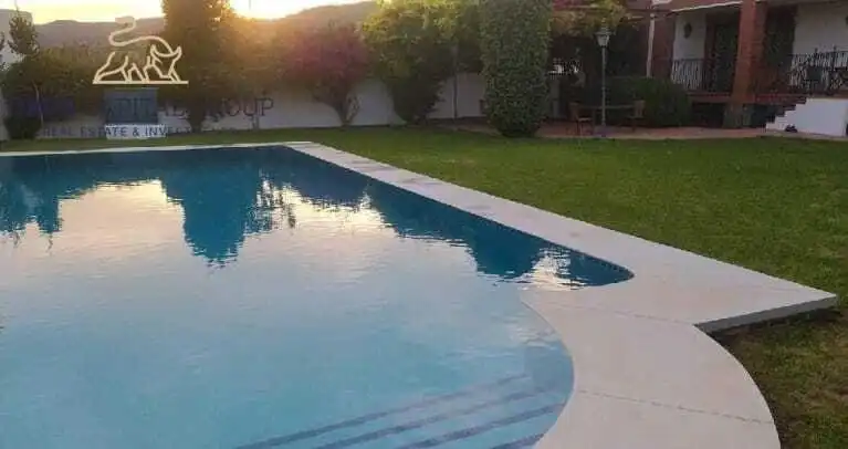 Piscina de Casa adosada en venda en Córdoba amb Aire condicionat, Calefacció i Jardí privat