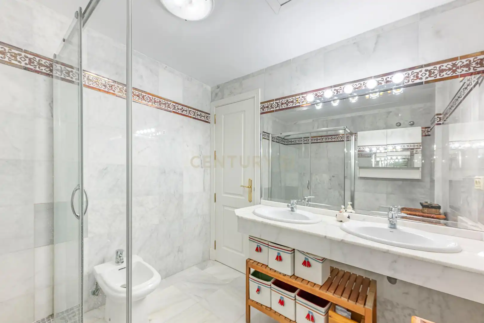 Baño de Casa adosada en venta en Estepona con Aire acondicionado, Trastero y Piscina comunitaria