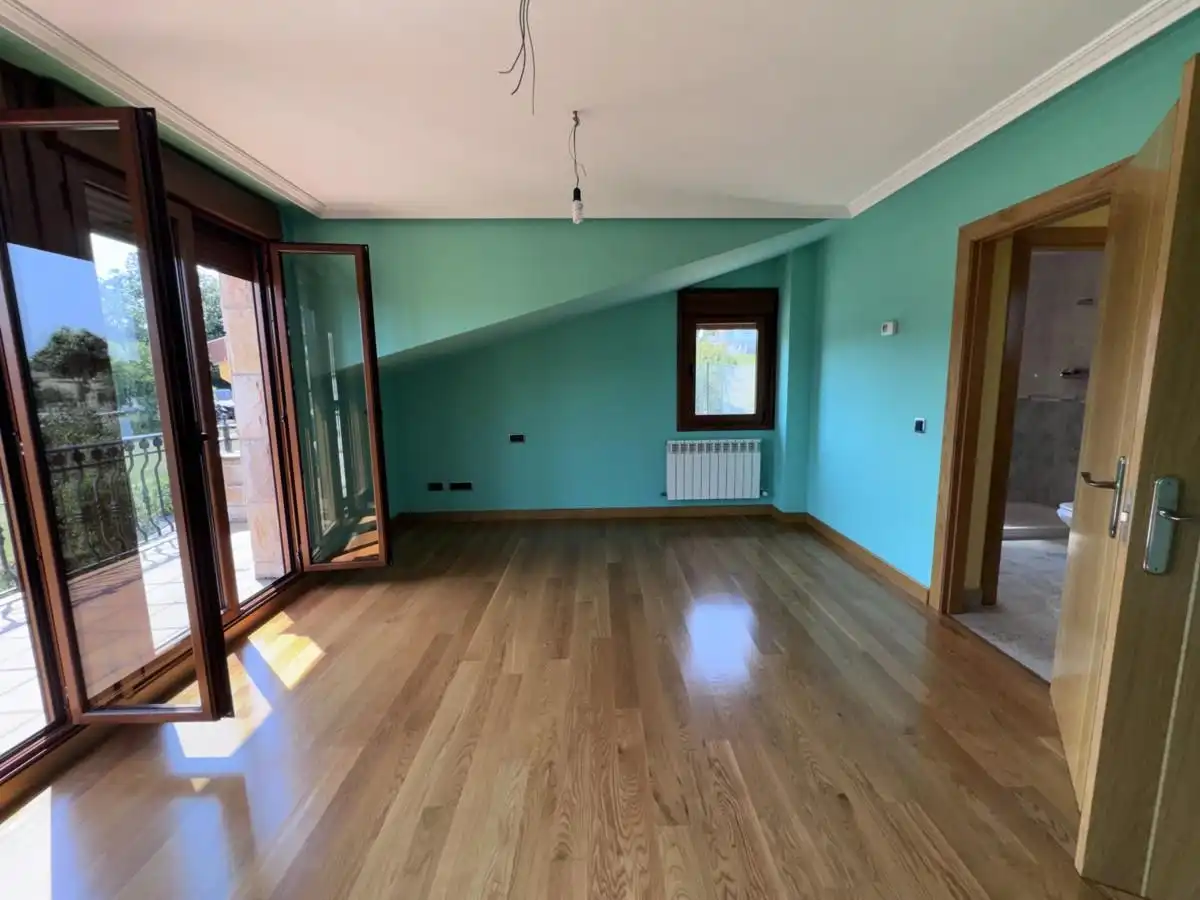 Sala d'estar de Casa o xalet en venda en Siero amb Calefacció, Jardí privat i Terrassa
