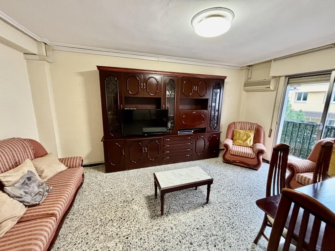 Living room of Flat for sale in  Zaragoza Capital  with Air Conditioner, Heating and Balcony