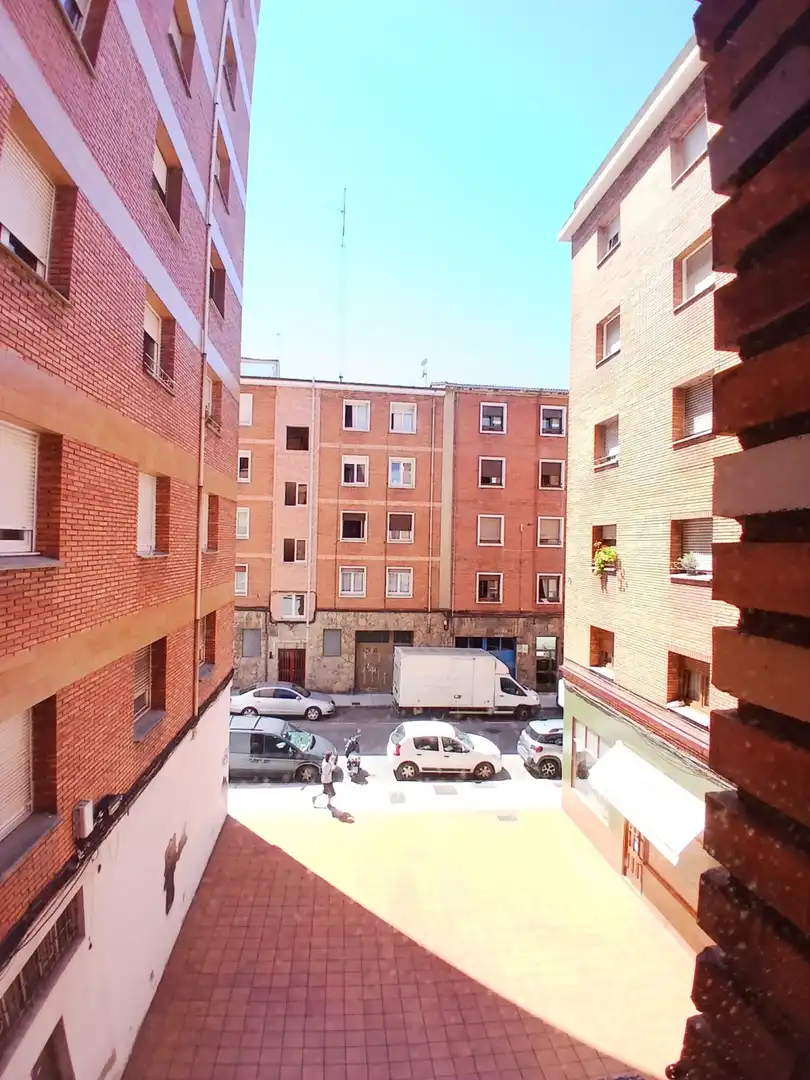 Vista exterior de Pis en venda en Gijón  amb Calefacció
