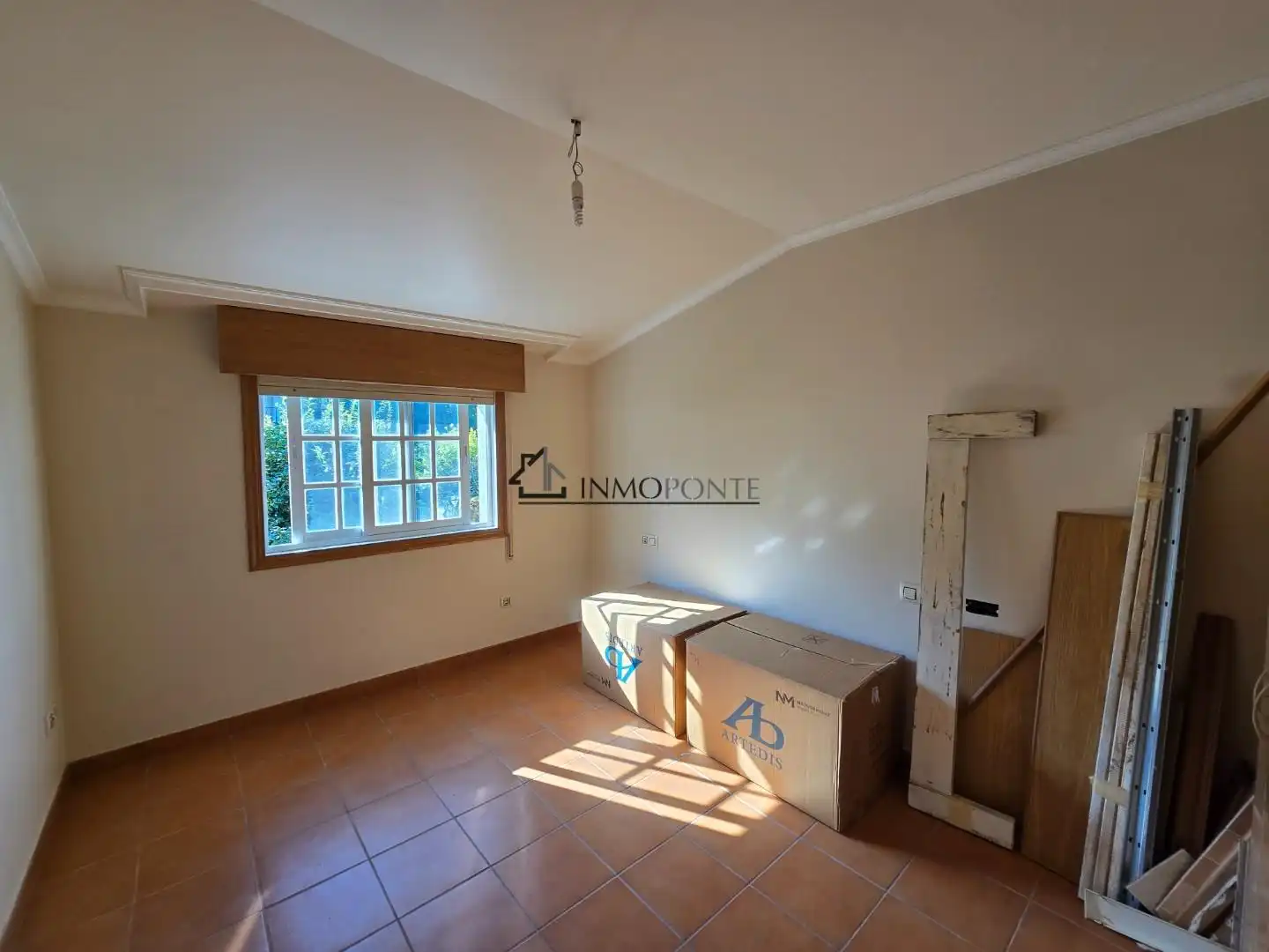Sala d'estar de Casa o xalet en venda en Pontevedra Capital  amb Calefacció, Jardí privat i Terrassa