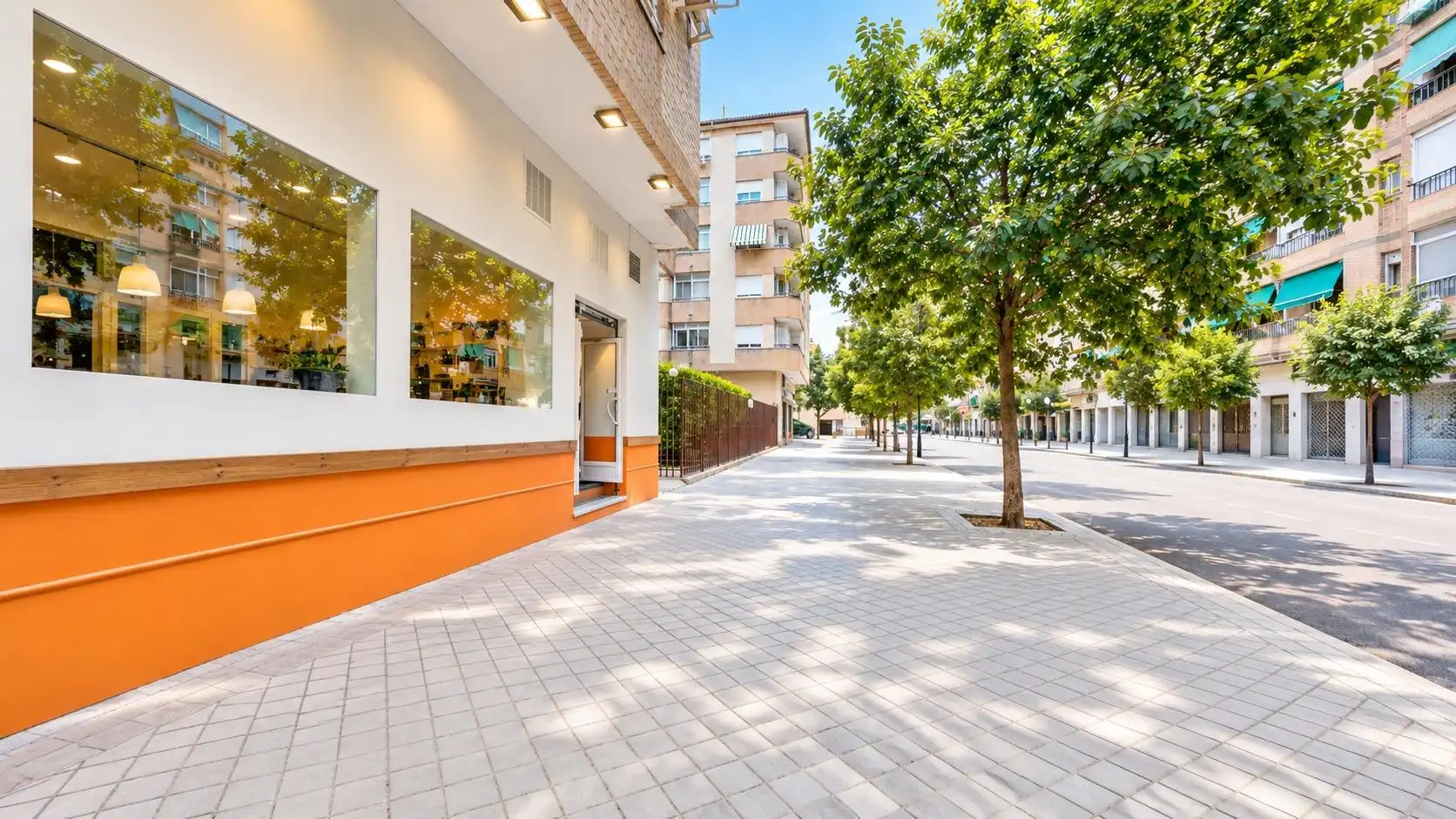Vista exterior de Local en venta en Granada con Aire acondicionado y Amueblado