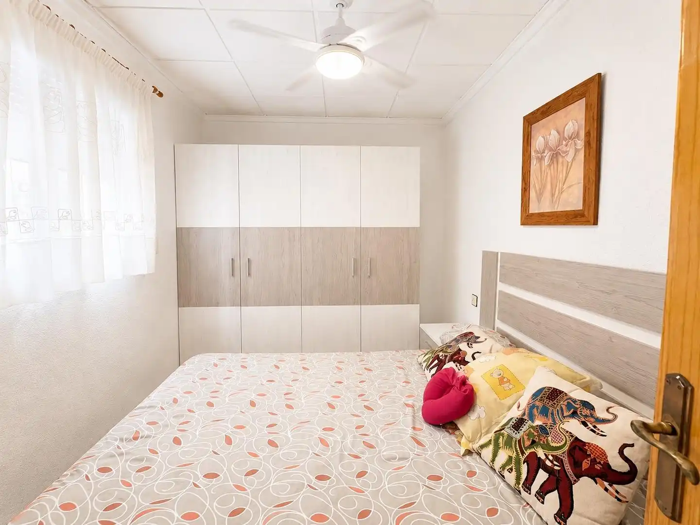Casa aparellada amb terrassa en venda a Calle GABRIELA MISTRA, imagen 12