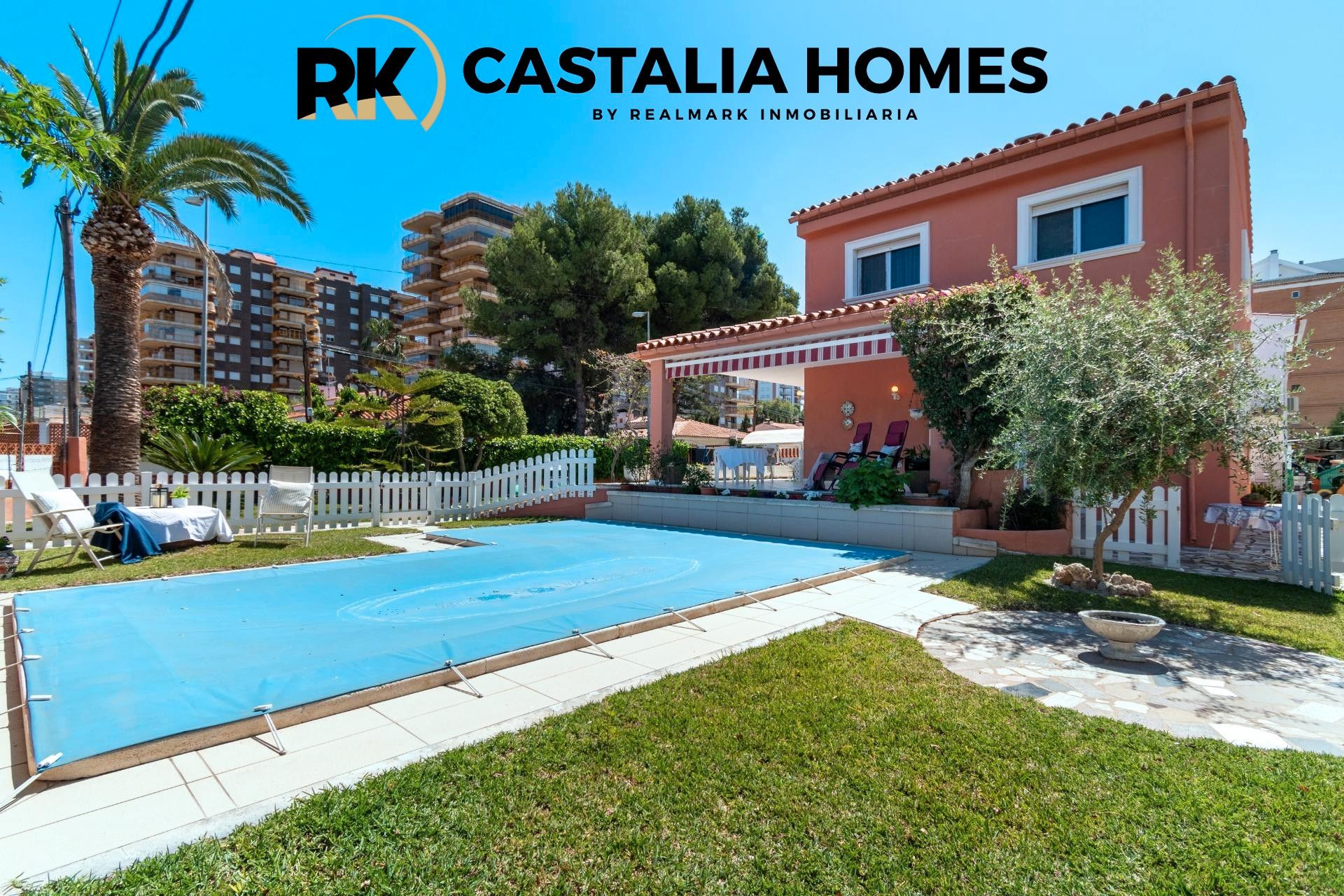 Vista exterior de Casa o xalet en venda en Benicasim / Benicàssim amb Calefacció, Jardí privat i Terrassa