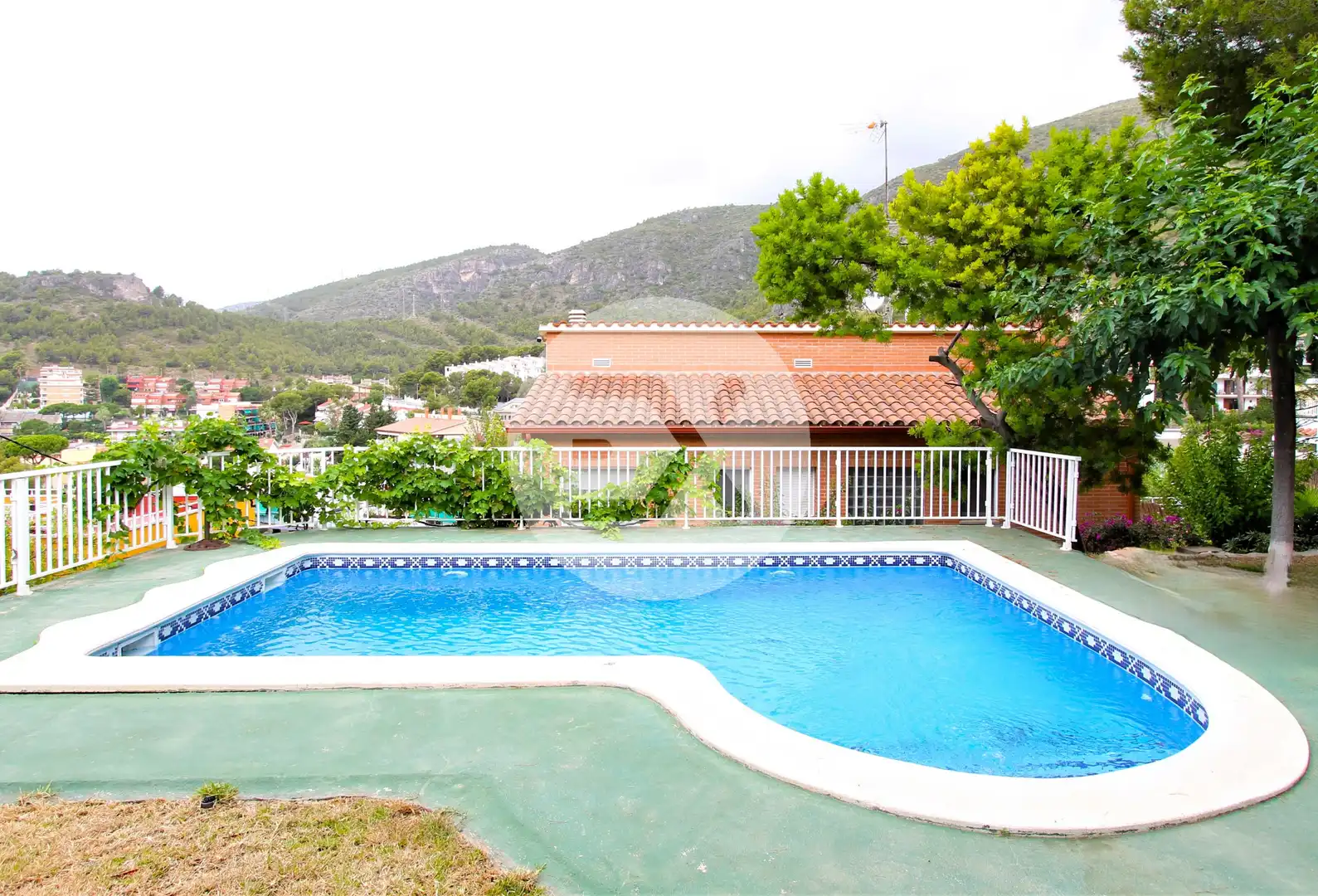Piscina de Casa o chalet en venta en Castelldefels con Aire acondicionado, Calefacción y Jardín privado