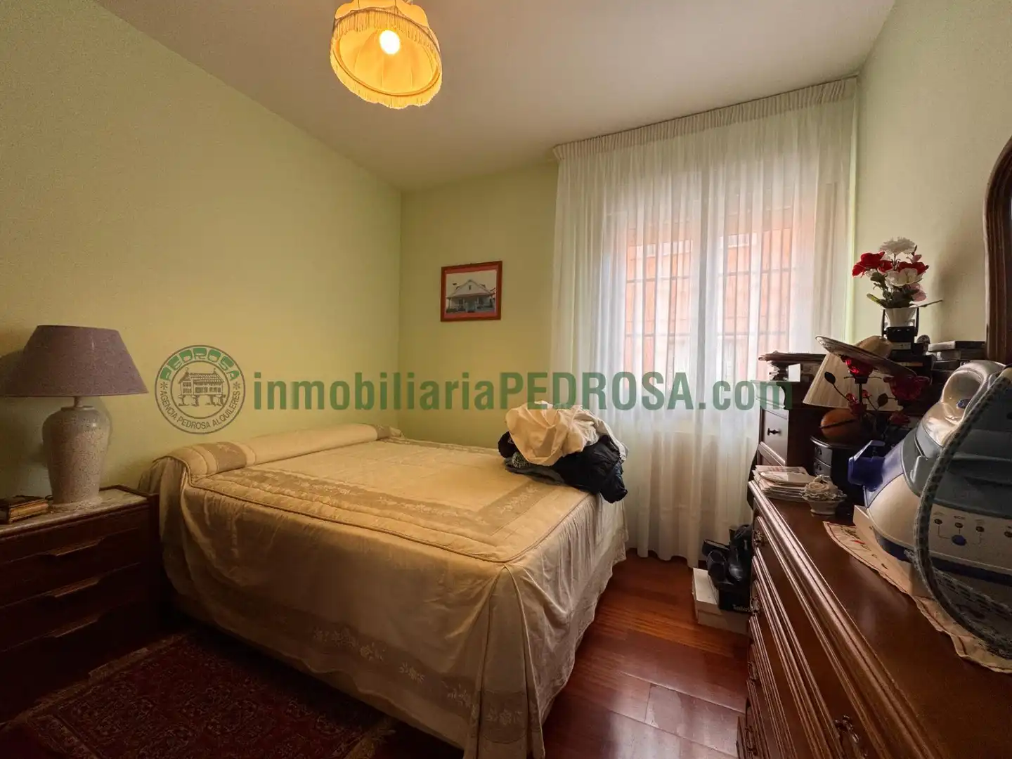 Dormitori de Casa o xalet en venda en Pontevedra Capital  amb Calefacció i Jardí privat