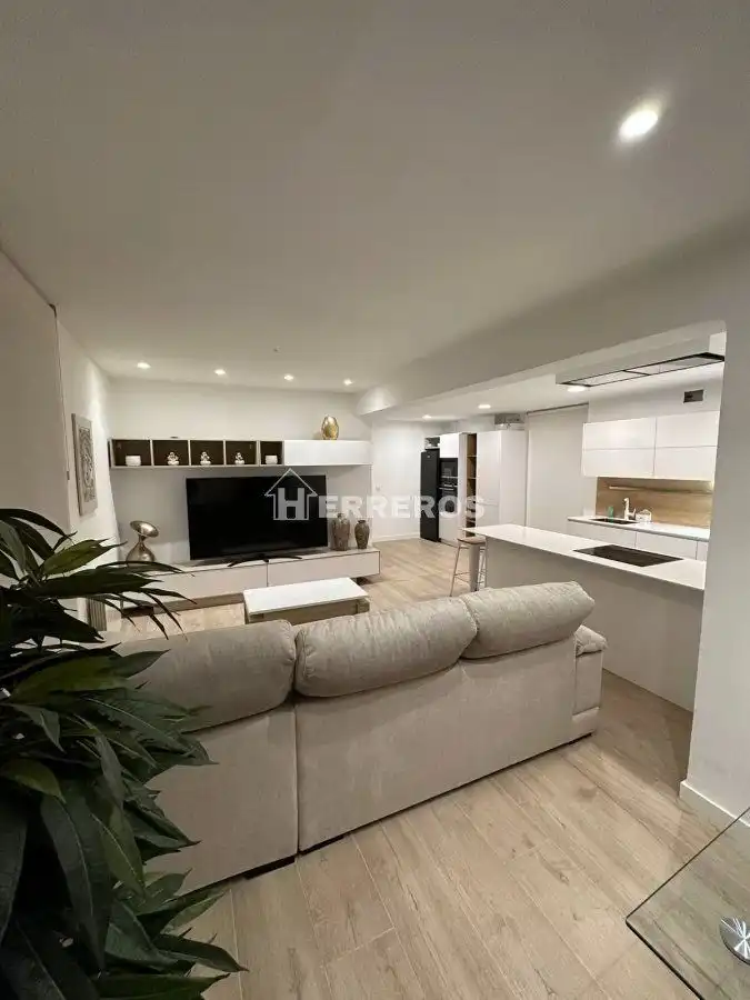 Sala d'estar de Apartament en venda en  Logroño amb Calefacció, Parquet i Moblat