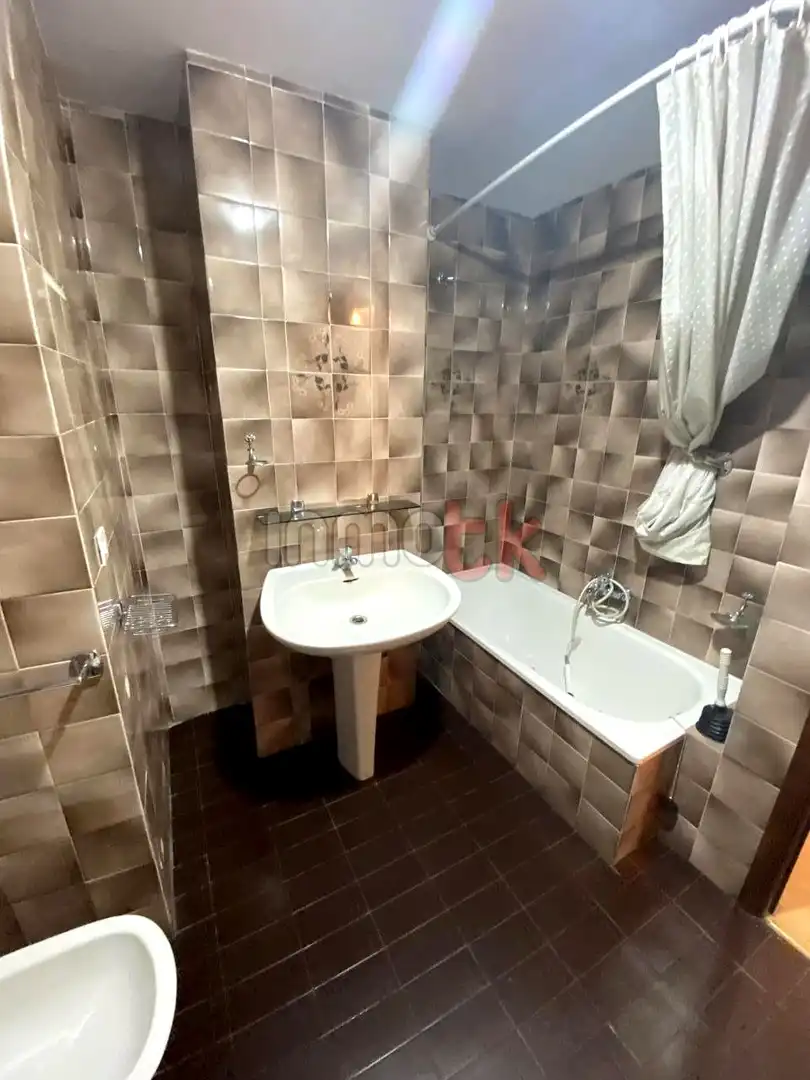 Badezimmer von Wohnung zum Verkauf in A Coruña Capital  mit Heizung und Abstellraum