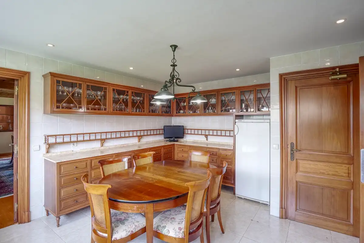 Cuina de Casa o xalet en venda en Sada (A Coruña) amb Calefacció, Jardí privat i Parquet