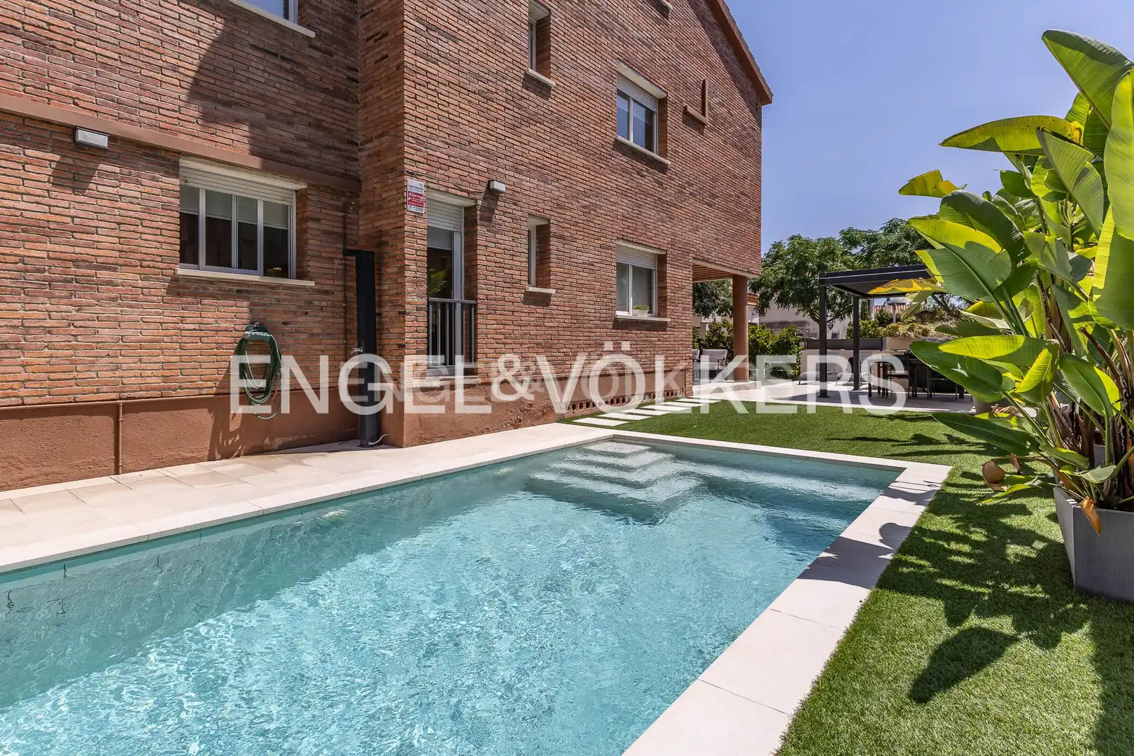 Piscina de Casa o chalet en venta en El Masnou con Aire acondicionado, Calefacción y Jardín privado