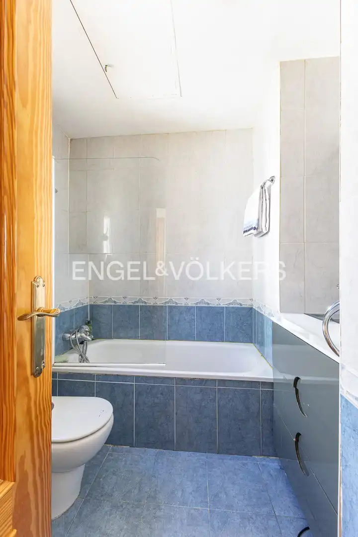 Bathroom of Attic for sale in Madrid  with Air Conditioner, Heating and Terrace