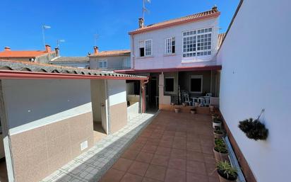 Vista exterior de Casa o xalet en venda en Vilagarcía de Arousa amb Terrassa i Balcó