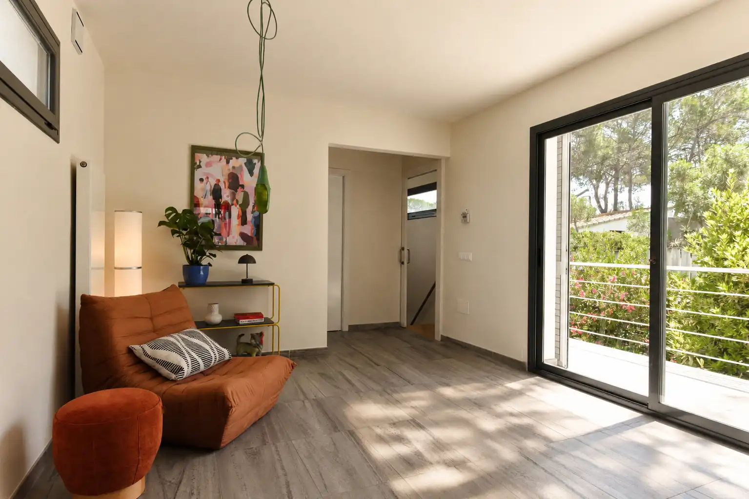 Sala d'estar de Casa o xalet en venda en L'Escala amb Aire condicionat, Calefacció i Jardí privat