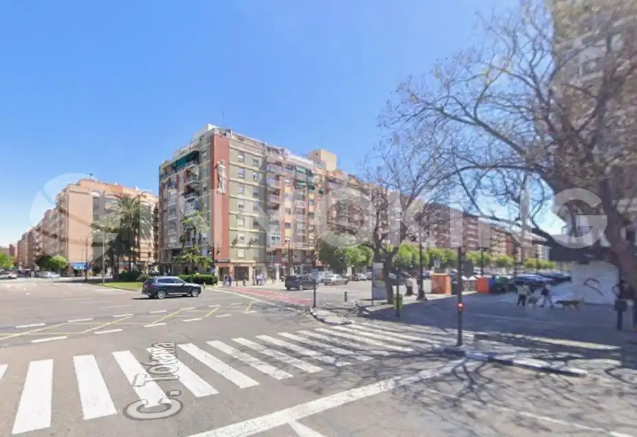 Vista exterior de Local de alquiler en Valencia