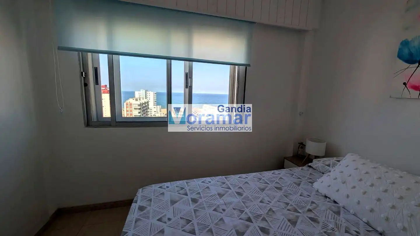Habitación de Apartamento de alquiler en Gandia con Aire acondicionado y Amueblado