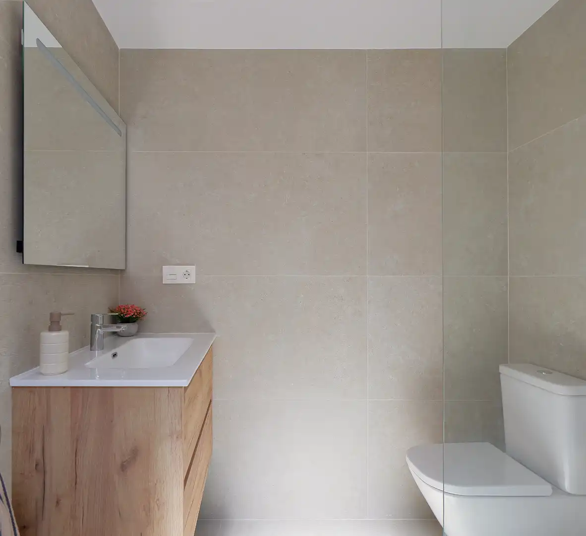 Baño de Piso de alquiler en Avilés con Calefacción, Parquet y Terraza