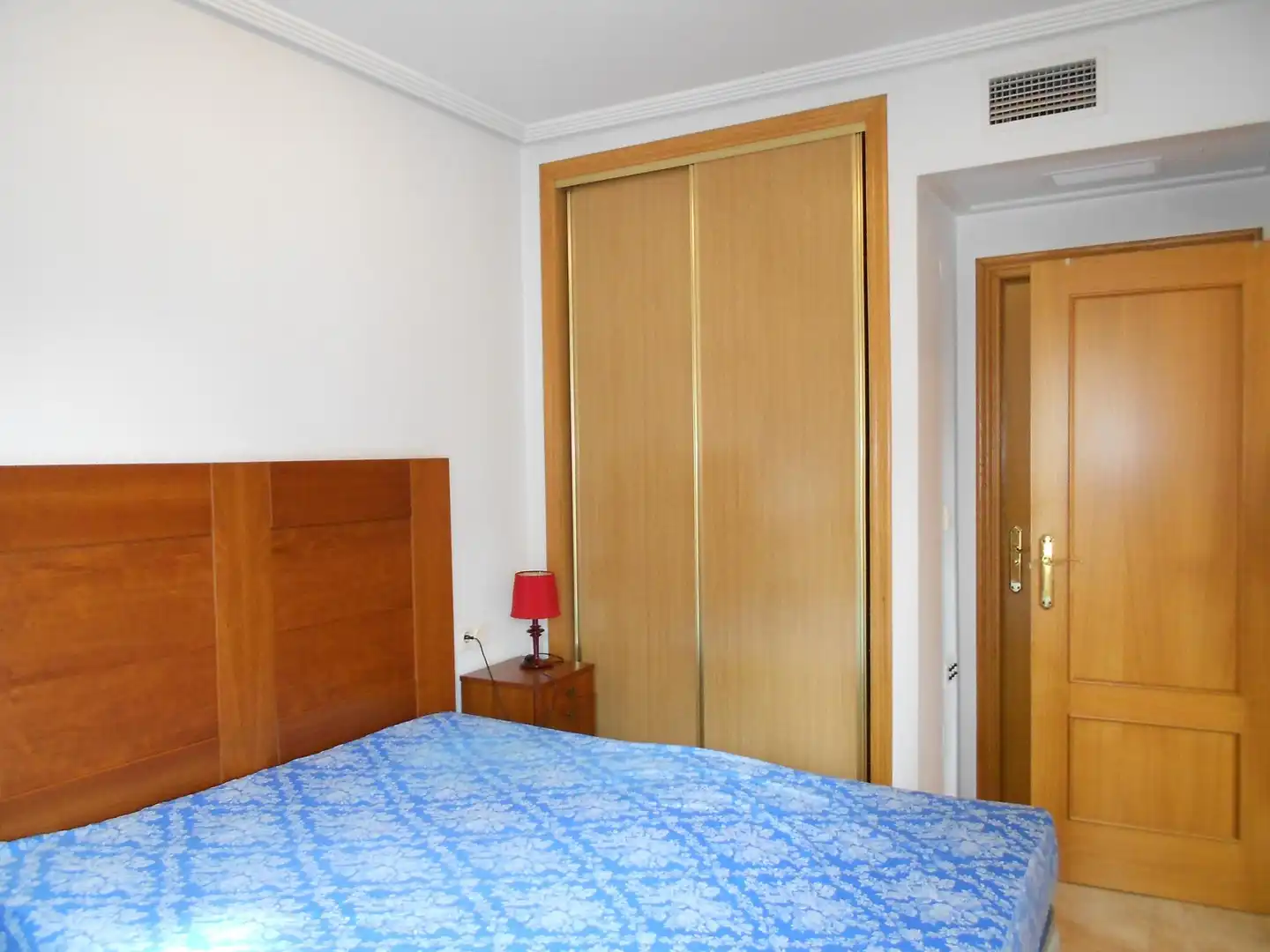 Dormitori de Apartament de lloguer en Murcia amb Aire condicionat, Terrassa i Moblat