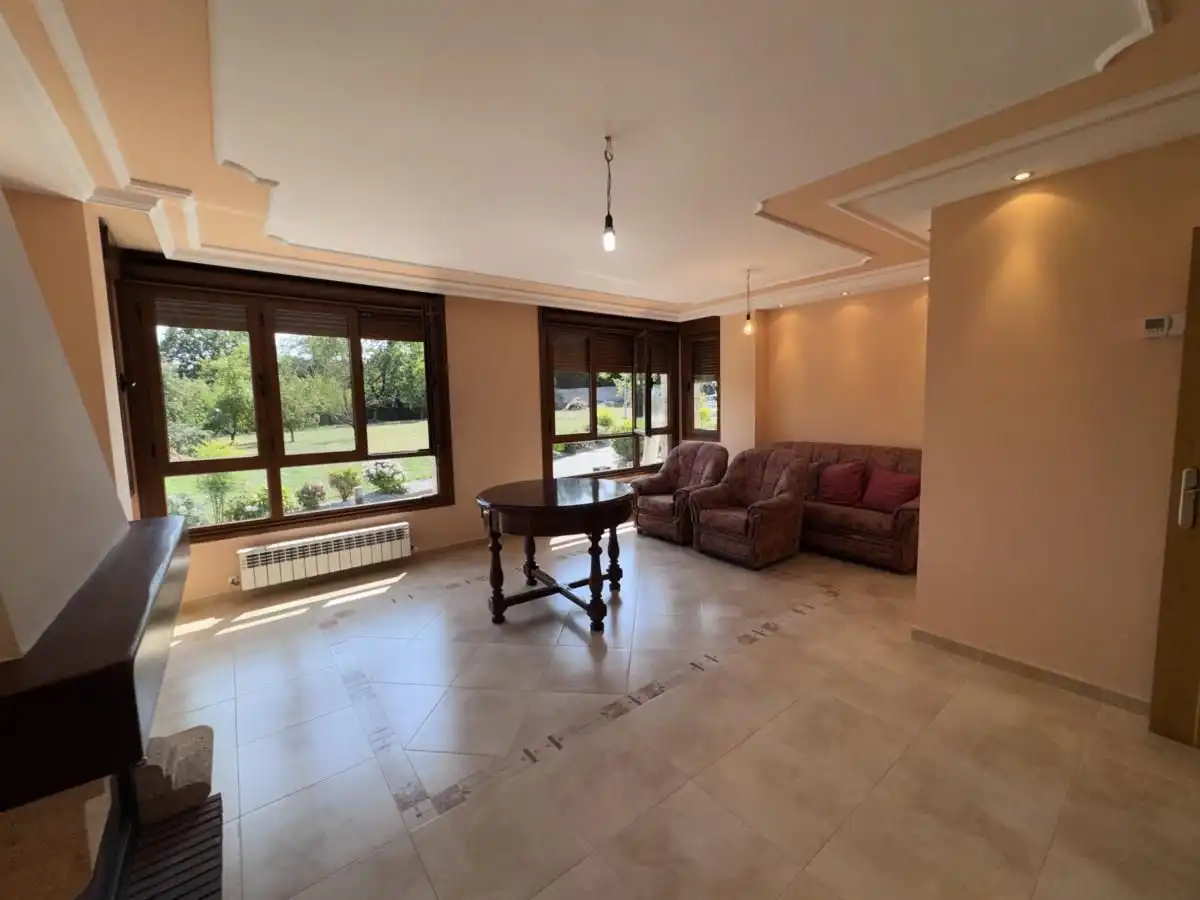 Sala d'estar de Casa o xalet en venda en Siero amb Calefacció, Jardí privat i Terrassa