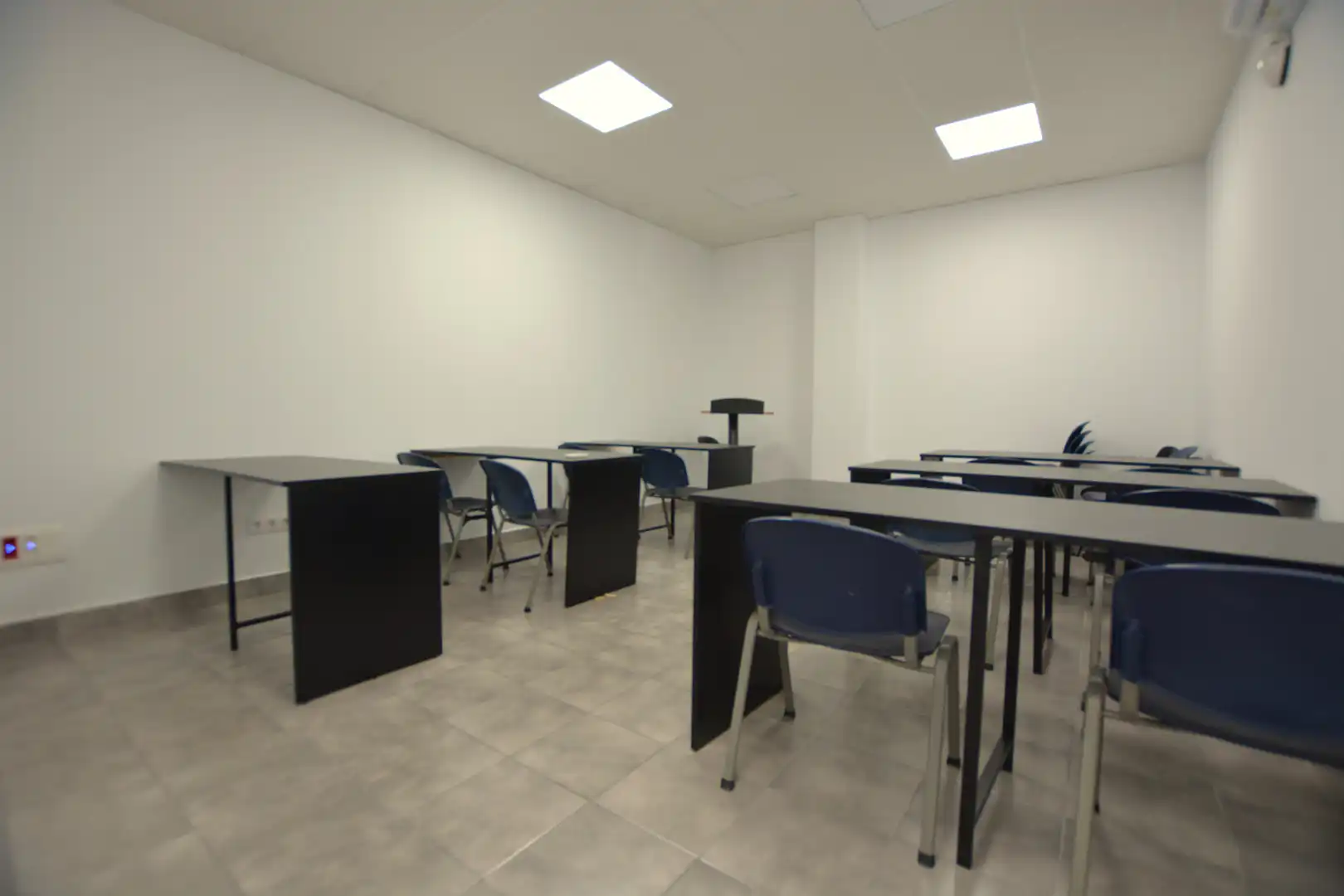 Commercial properties for sale in Alcalá de Guadaira  with Air Conditioner, Heating and Internet