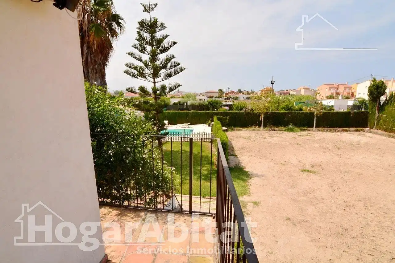 Jardí de Casa o xalet en venda en Oliva amb Aire condicionat, Jardí privat i Terrassa