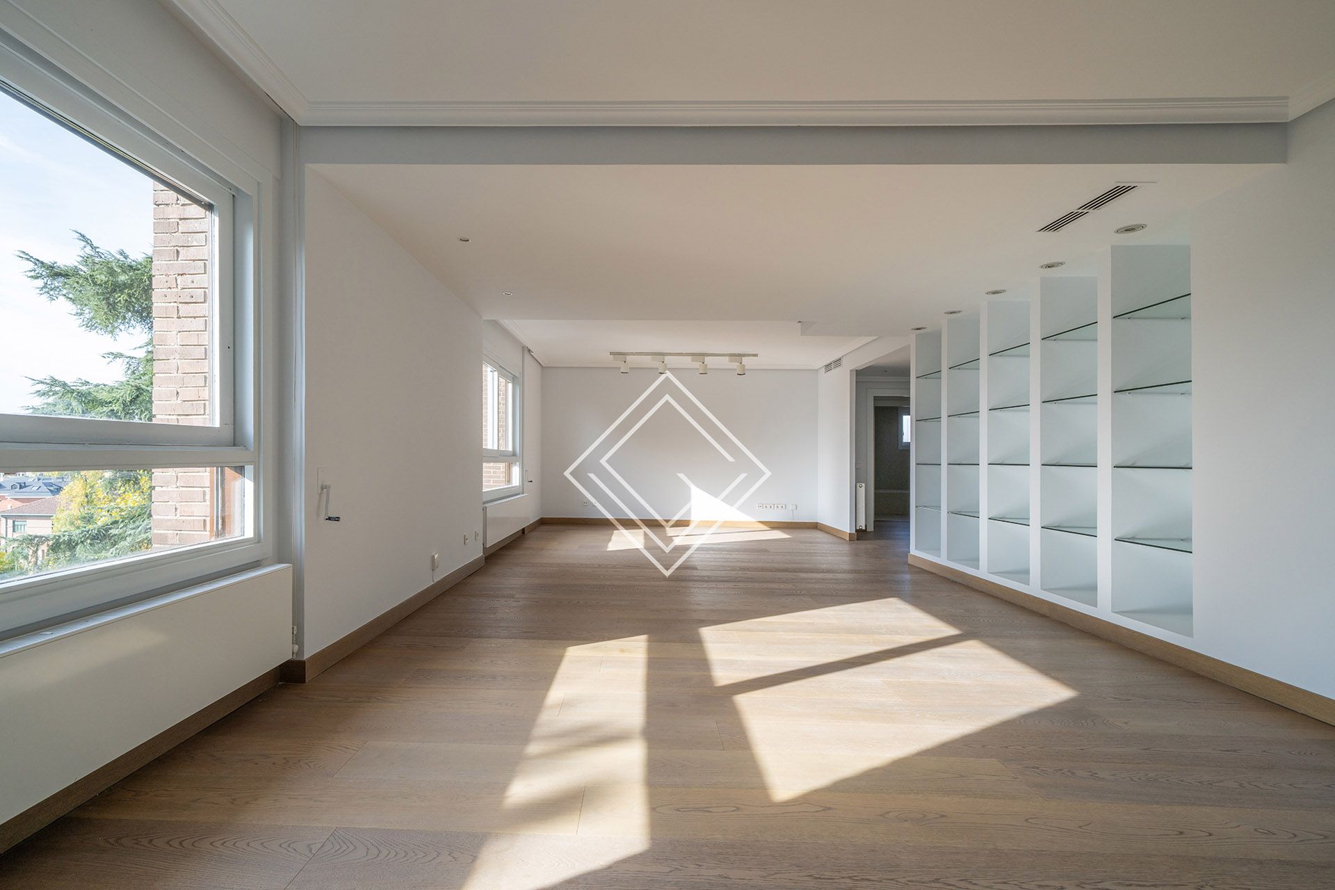 Living room of Flat to rent in  Madrid Capital  with Air Conditioner, Heating and Storage room