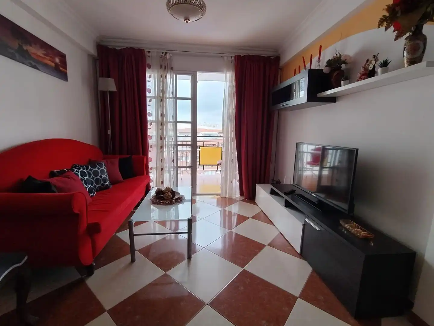 Sala de estar de Apartamento de alquiler en Fuengirola con Jardín privado, Terraza y Amueblado