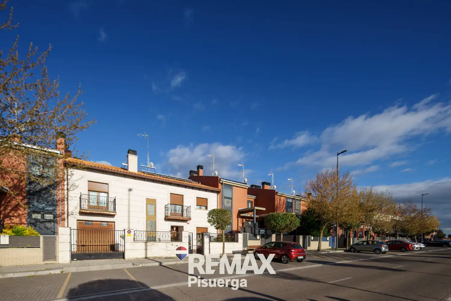 Vista exterior de Casa o chalet en venta en Laguna de Duero con Aire acondicionado, Calefacción y Jardín privado