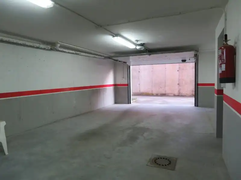 Parking de Casa o chalet en venta en Chozas de Abajo con Calefacción, Jardín privado y Trastero