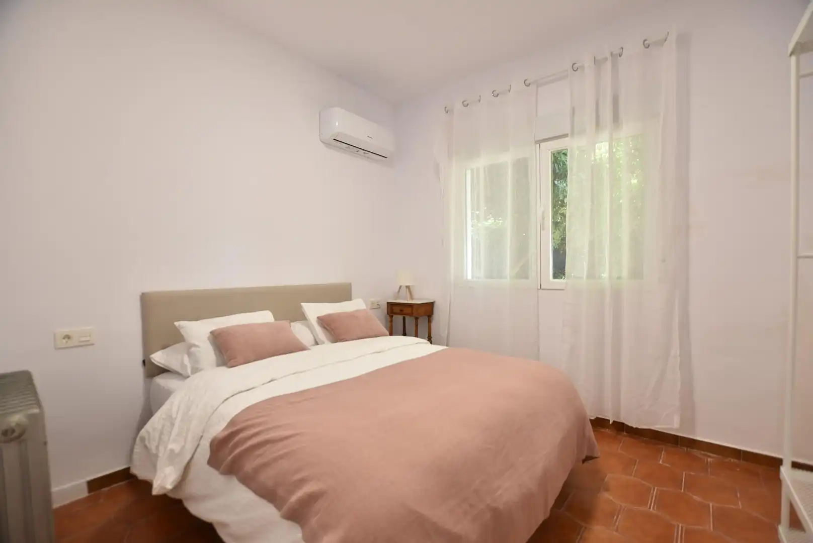Dormitori de Casa o xalet de lloguer en Granada amb Aire condicionat, Terrassa i Piscina