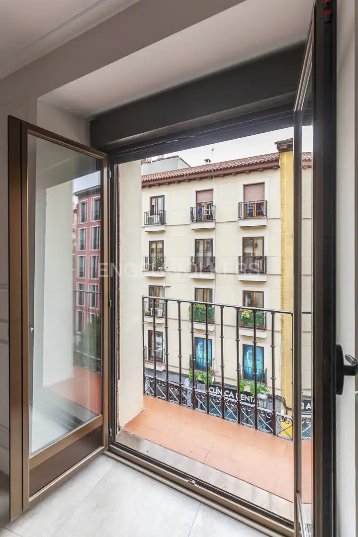 Balcony of Flat for rent in Madrid  with Air Conditioner, Heating and Furnished