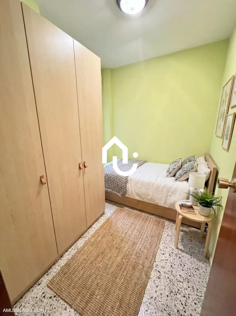 Habitación de Piso en venta en Santa Coloma de Gramenet con Terraza