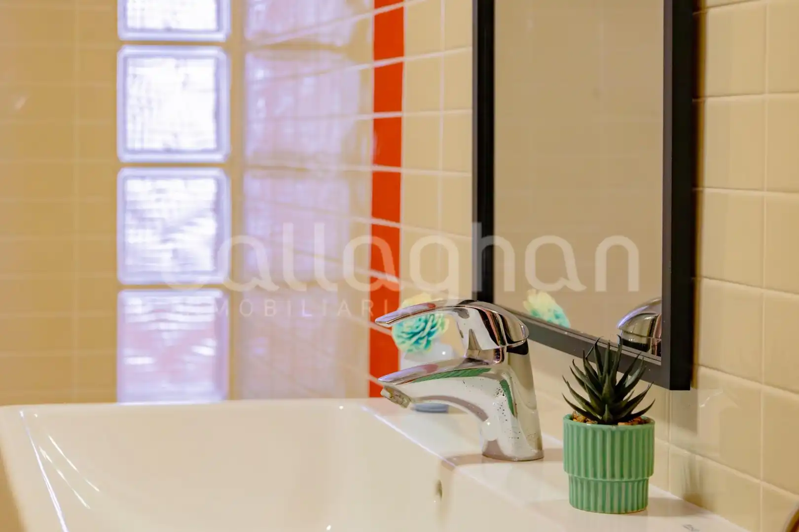 Badezimmer von Loft zum Verkauf in Valencia mit Klimaanlage und Balkon