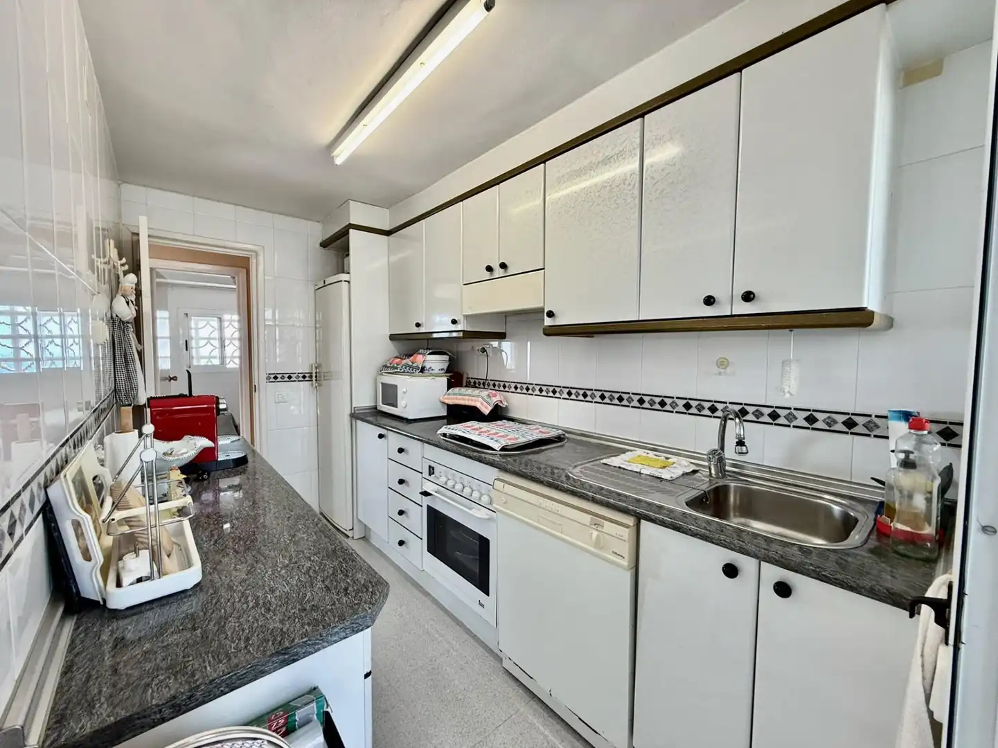 Cuina de Apartament en venda en Benidorm amb Terrassa i Piscina comunitària