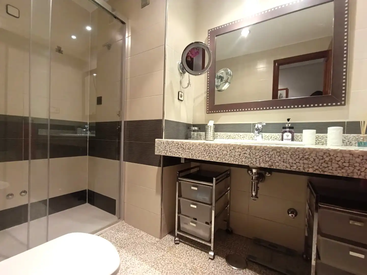 Baño de Piso de alquiler en Oviedo  con Calefacción, Parquet y Terraza
