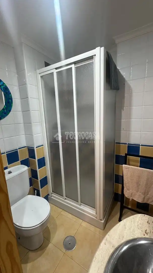 Bany de Pis de lloguer en Granada amb Aire condicionat i Moblat
