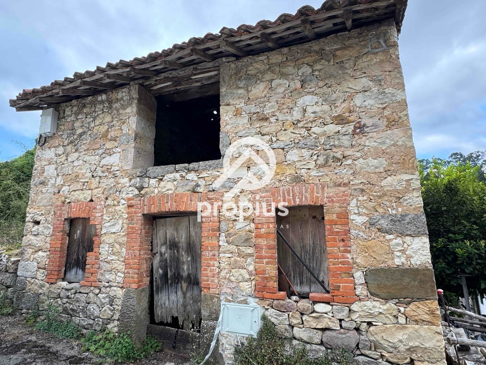 Exterior view of House or chalet for sale in Llanes