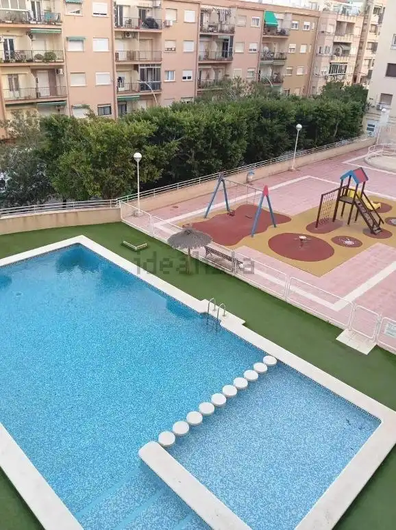 Piscina de Pis en venda en Alicante / Alacant amb Aire condicionat, Jardí privat i Moblat