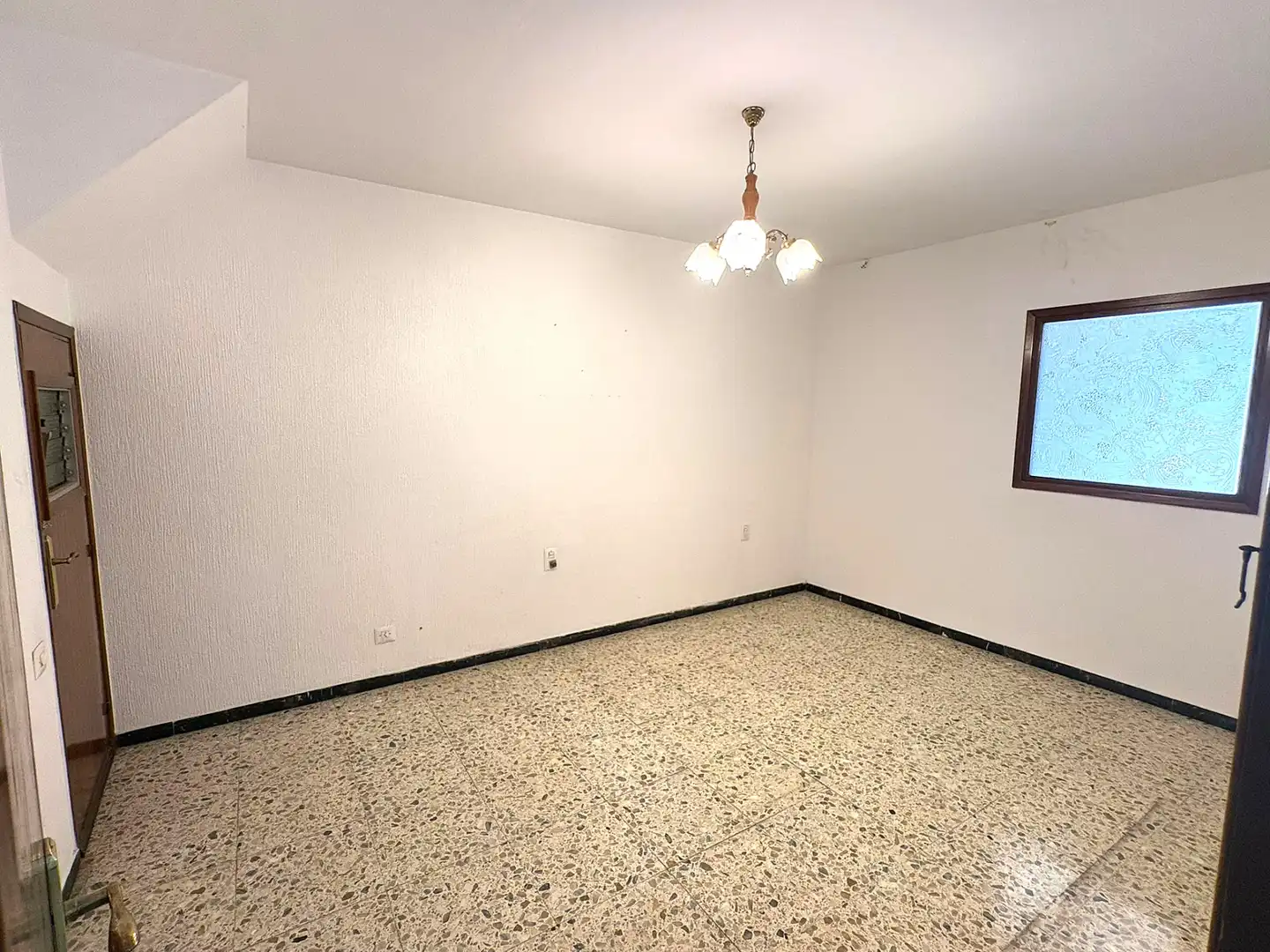 Einfamilien-Reihenhaus zum Verkauf in Terrassa mit Klimaanlage, Heizung und Terrasse