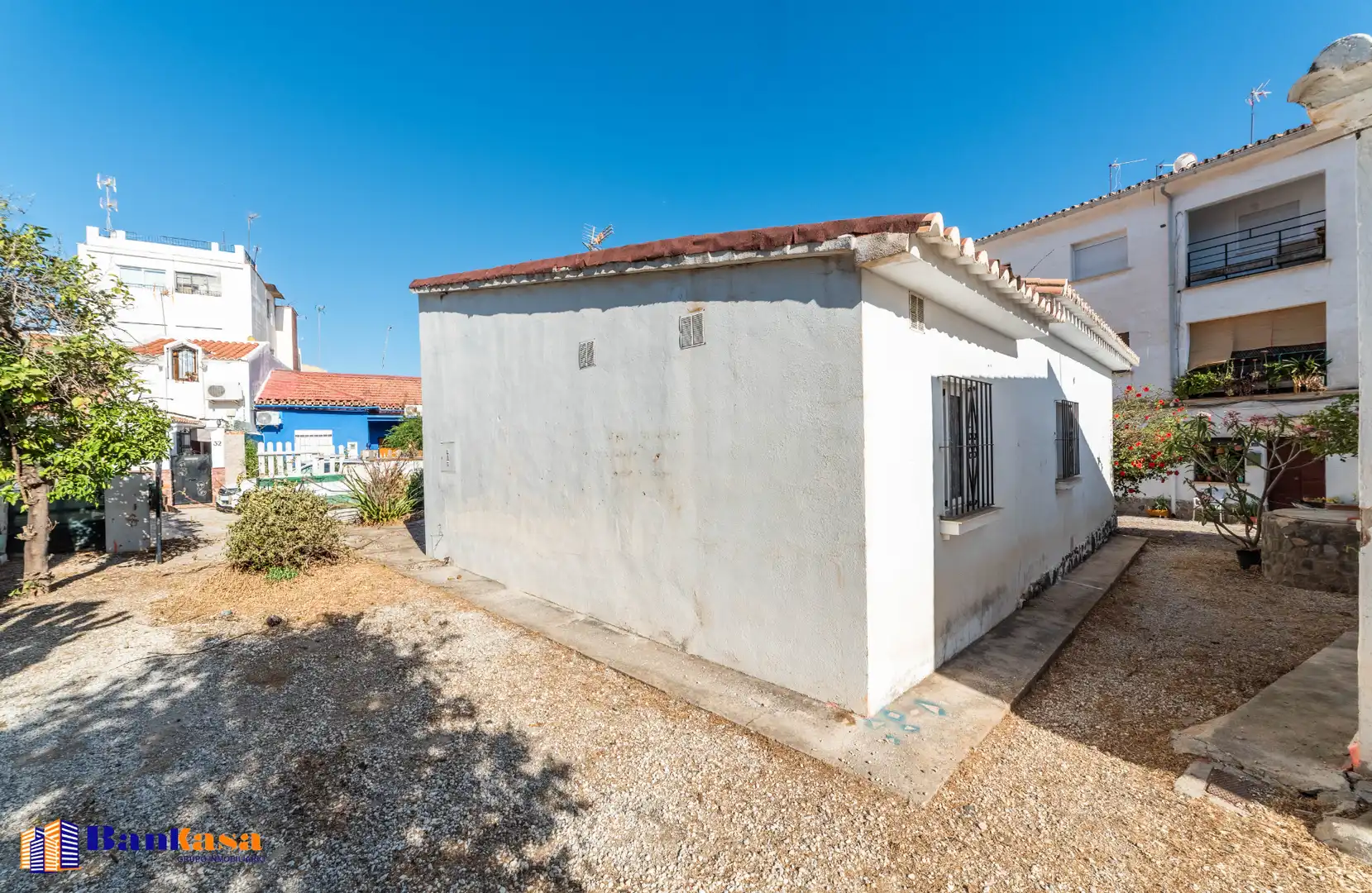 Vista exterior de Casa o xalet en venda en Málaga amb Jardí privat