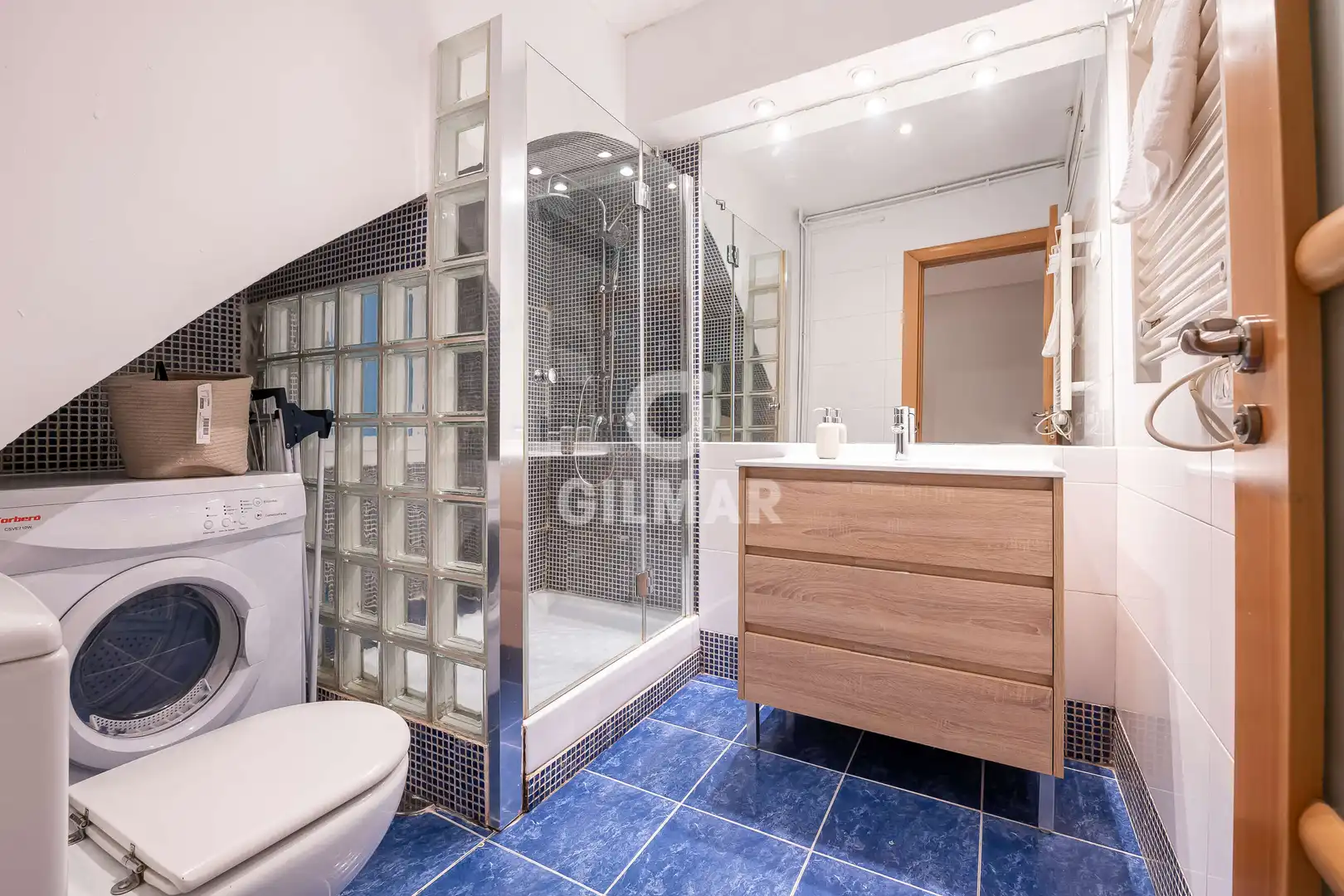 Bathroom of Apartments for sale in Madrid  with Heating