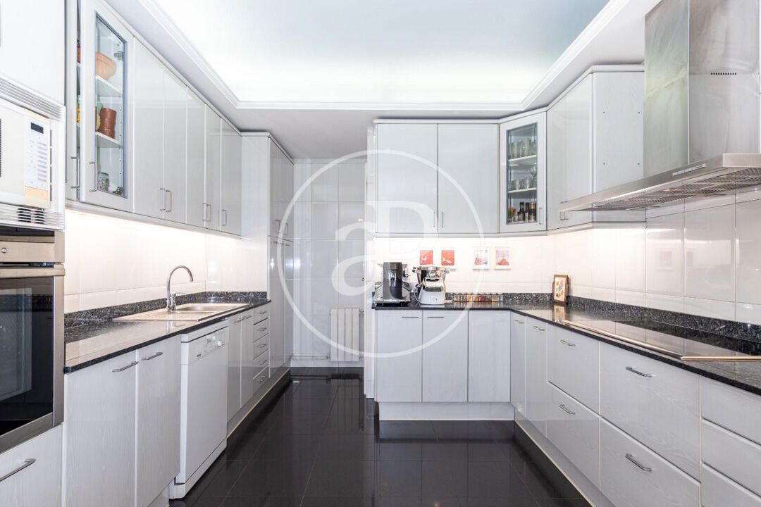 Cuina de Casa adosada en venda en Sabadell amb Aire condicionat, Calefacció i Jardí privat