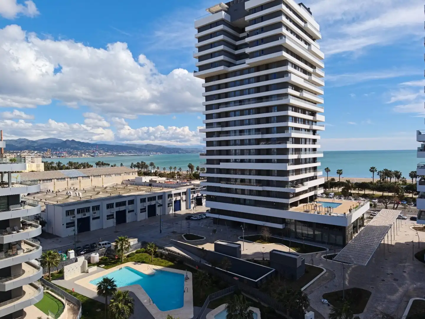 Vista exterior de Àtic de lloguer en Málaga amb Aire condicionat, Calefacció i Jardí privat