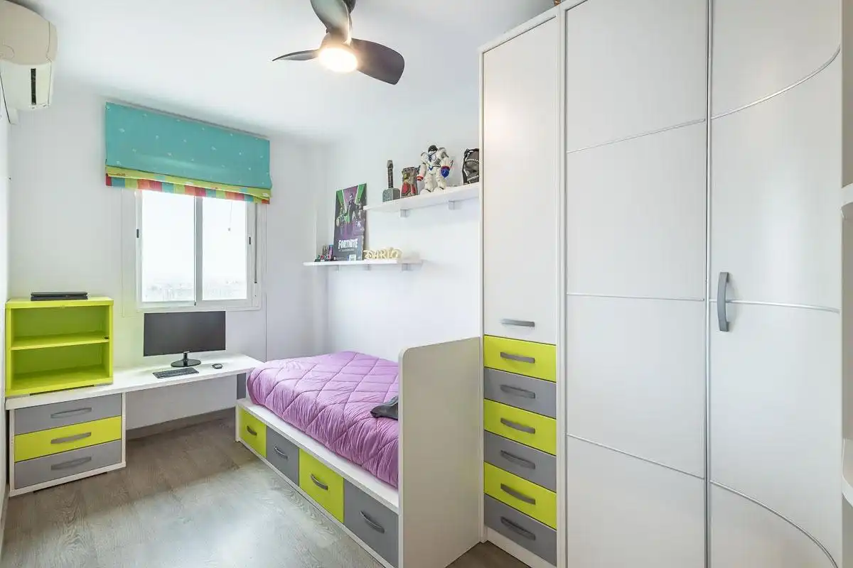 Bedroom of Flat for sale in Granada  with Heating and Storage room
