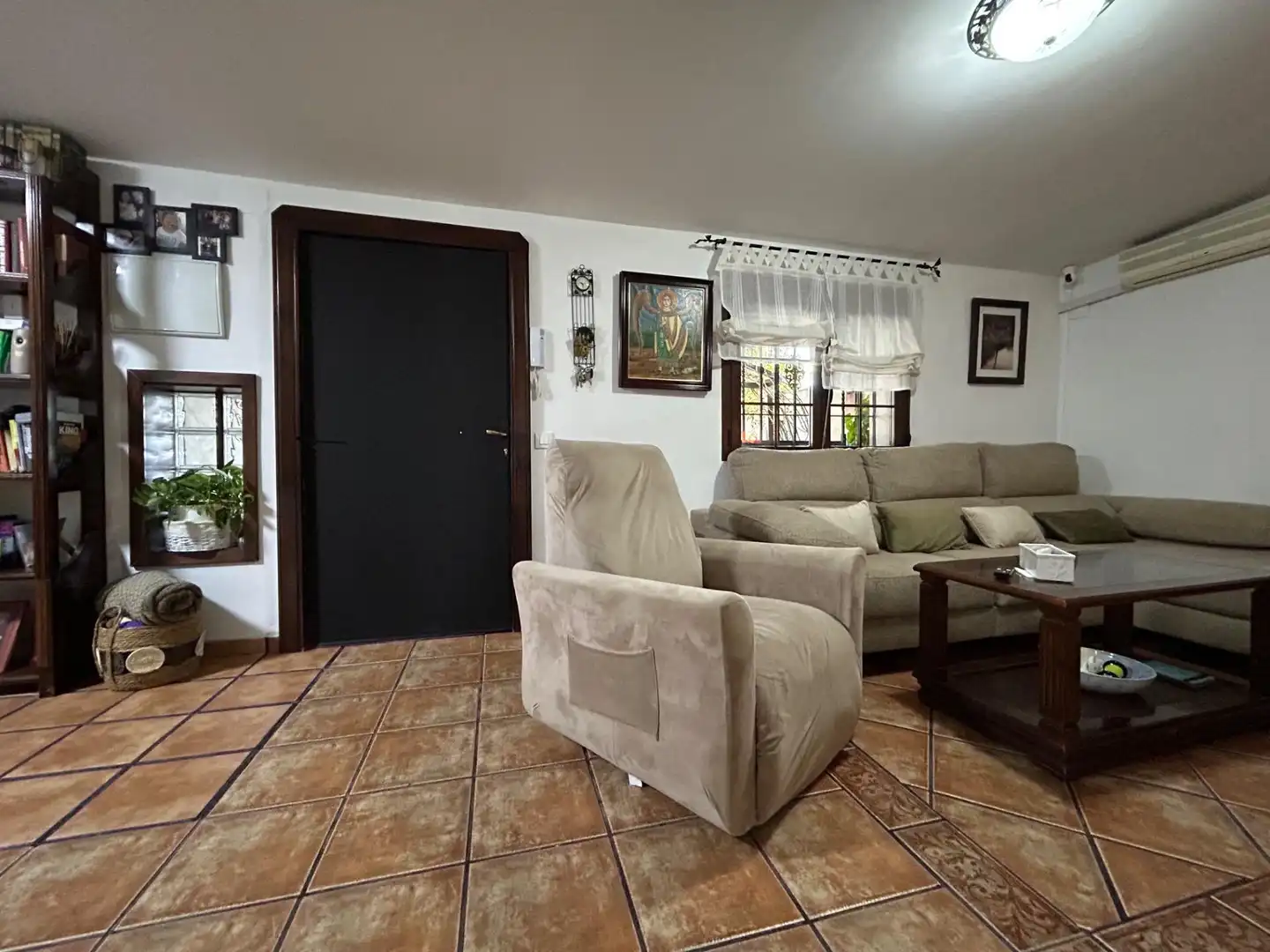 Sala d'estar de Casa o xalet en venda en Córdoba amb Aire condicionat, Calefacció i Terrassa