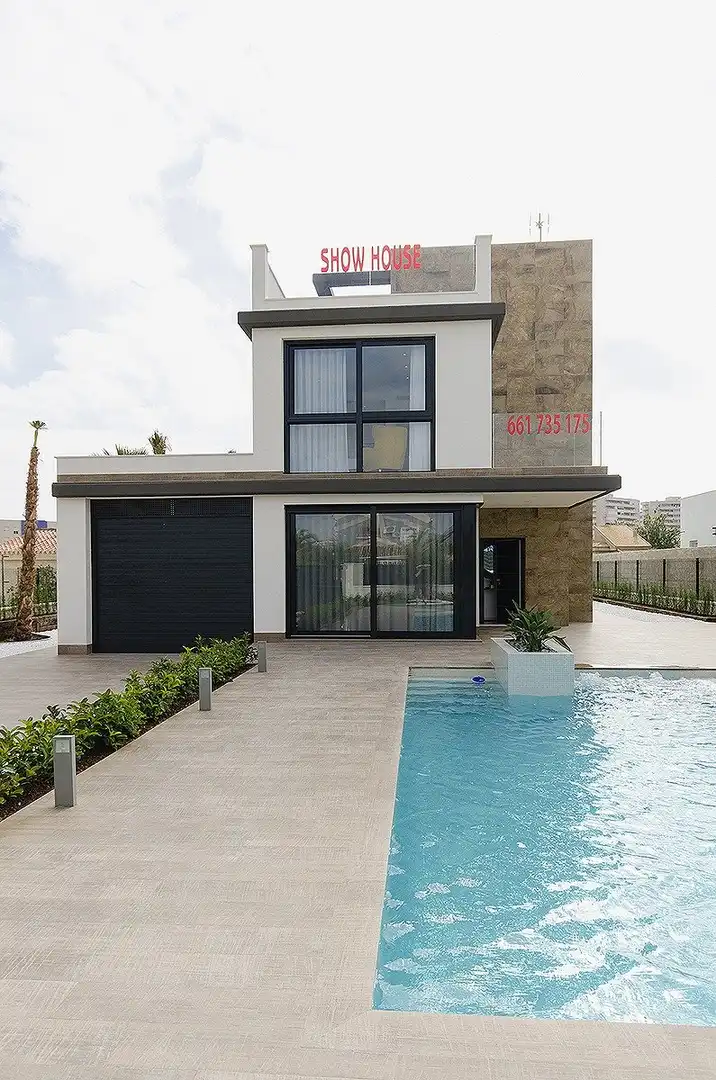 Detached house with terrace for sale in Calle Julia Orbaiceta, imagen 3